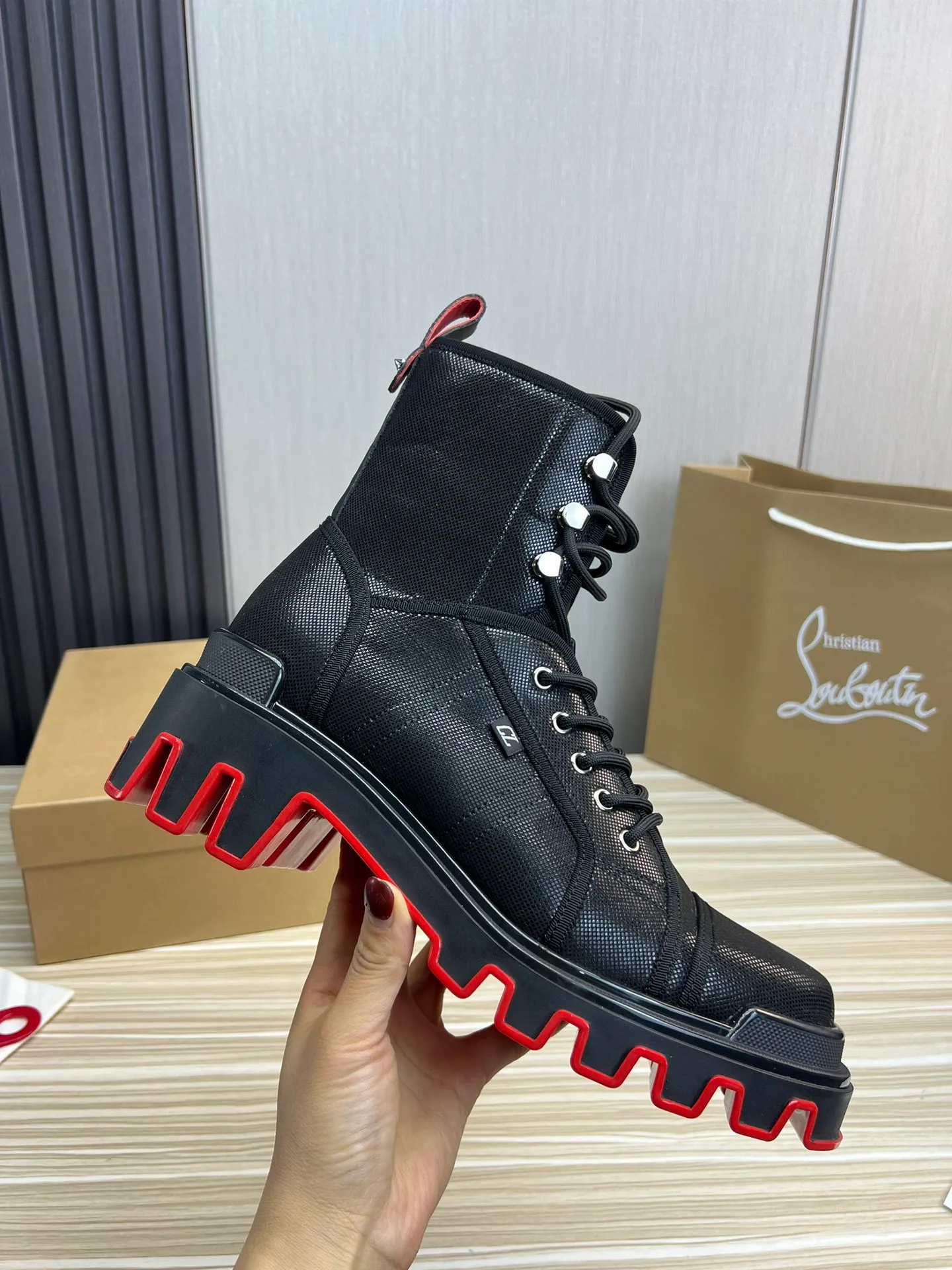 Men's shoes 💰820💰 CL popular red-soled boots 🆑1:1 original mold opening. Official website updated simultaneously ~ Christian* Louboutin, imported cowhide leather upper + water-dyed cowhide lining, original thick red sole, wear-resistant and non-slip ⬆️ Full set of counter packaging 🎁38-45 (38.45 custom-made, non-refundable)